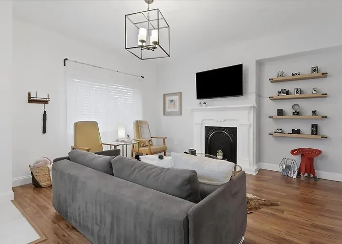 Mins To Stadiums - Fenced Yard - Fire Pit Holiday home Pittsburgh