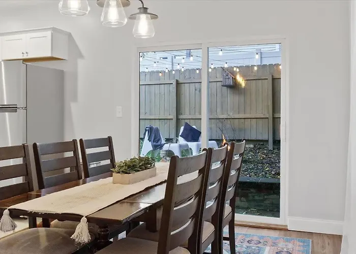 Mins To Stadiums - Fenced Yard - Fire Pit Holiday home